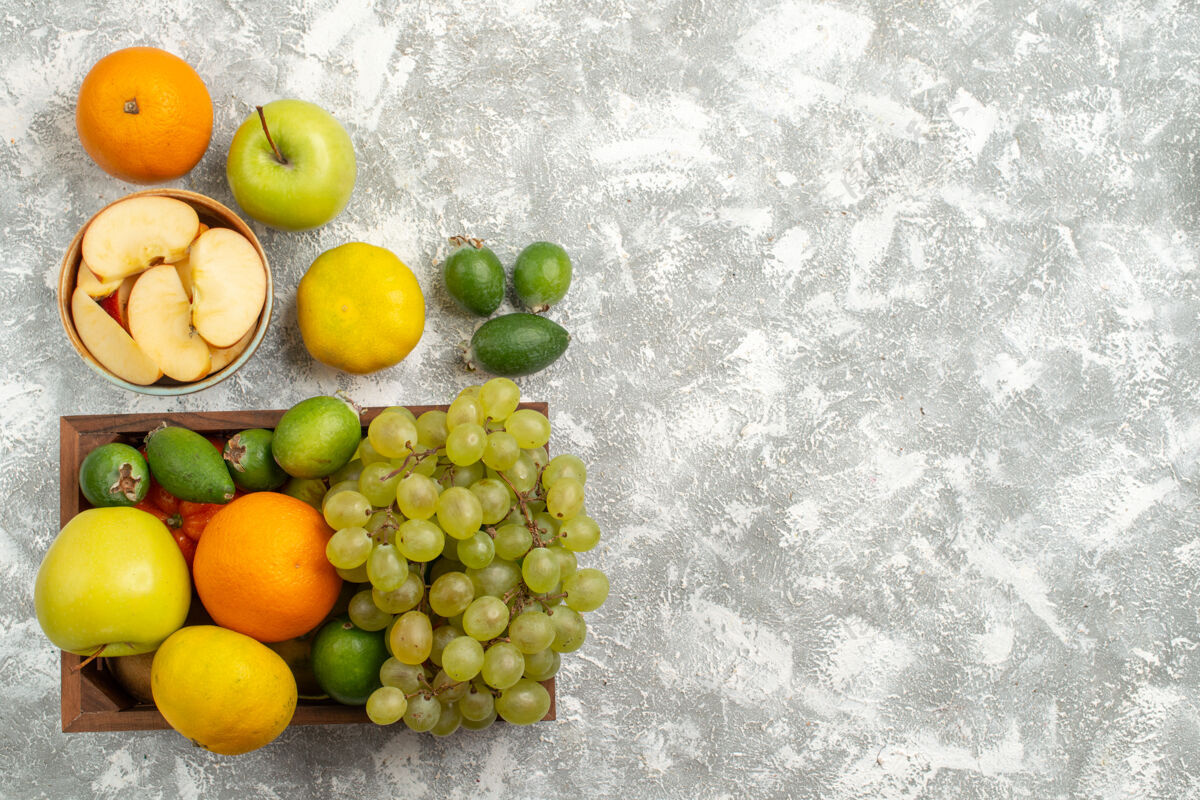 柠檬顶视图新鲜水果组成葡萄飞珠和白底苹果水果异国柑橘新鲜菲乔水果顶部