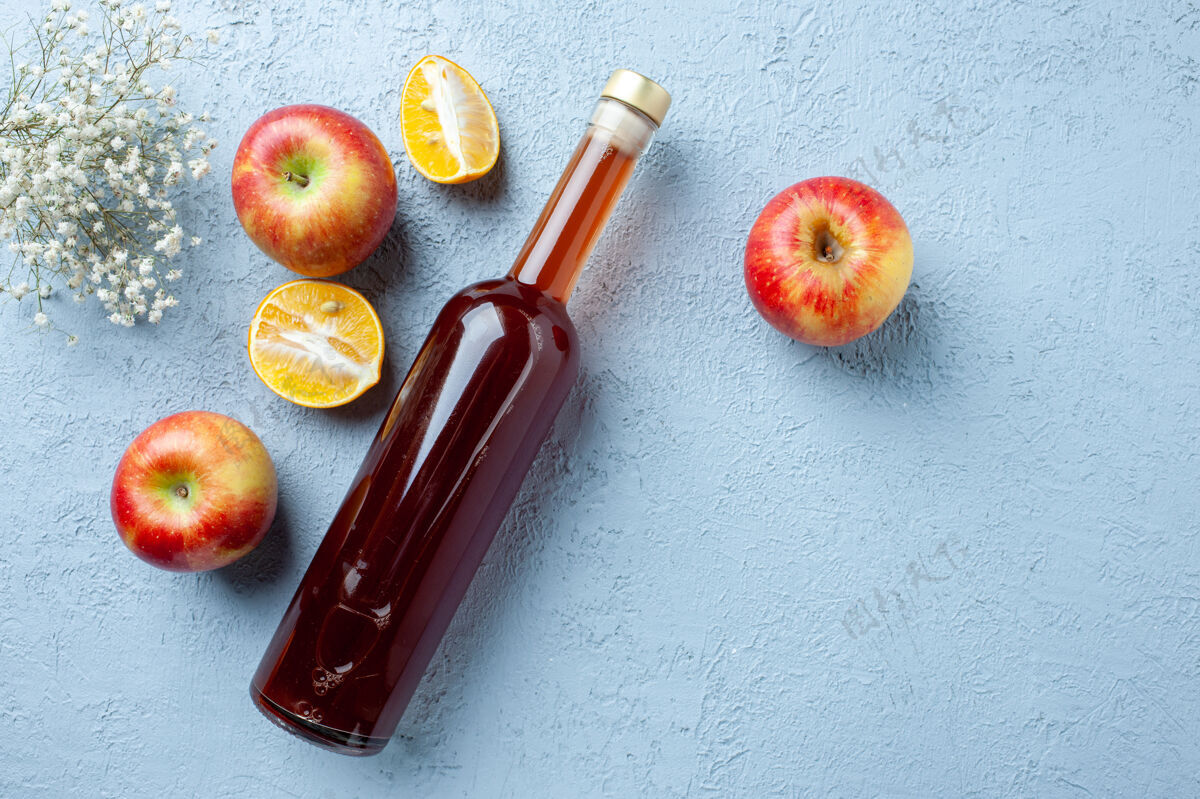 口红顶视图苹果醋在白色背景上的瓶子果汁水果颜色照片新鲜饮料酸的食物果汁新鲜胡萝卜