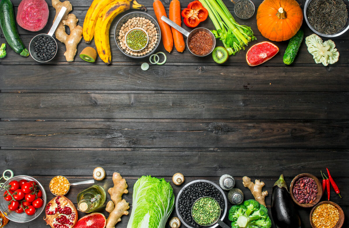 蔬菜有机食物健康蔬菜水果什锦豆科植物一张木桌卷心菜素食主义者香料
