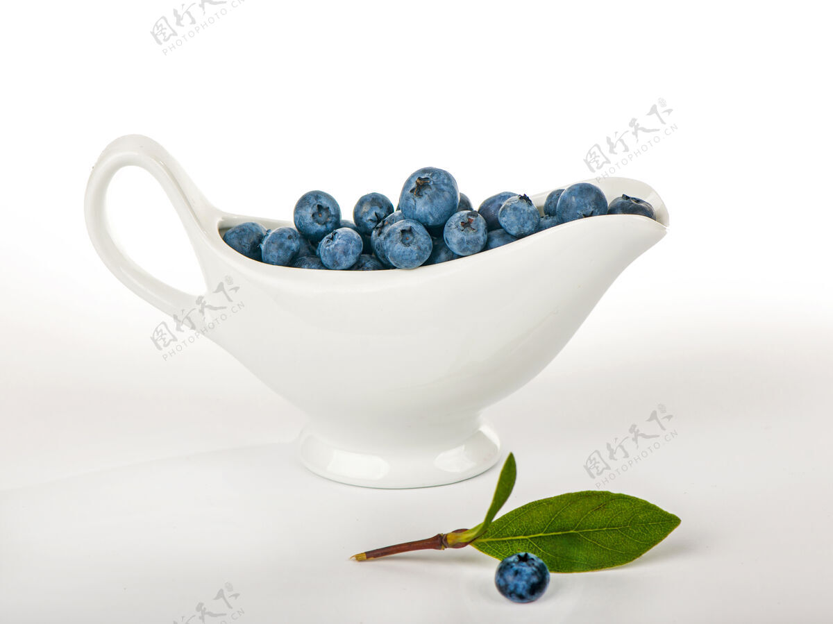甜点白底成熟蓝莓碗蓝莓食物有机