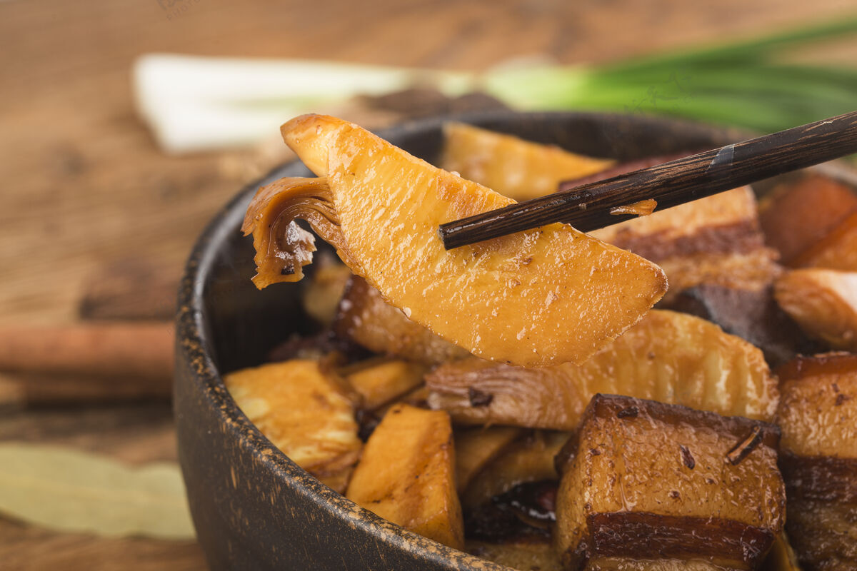食物中餐竹笋焖猪肉肉烹饪菜