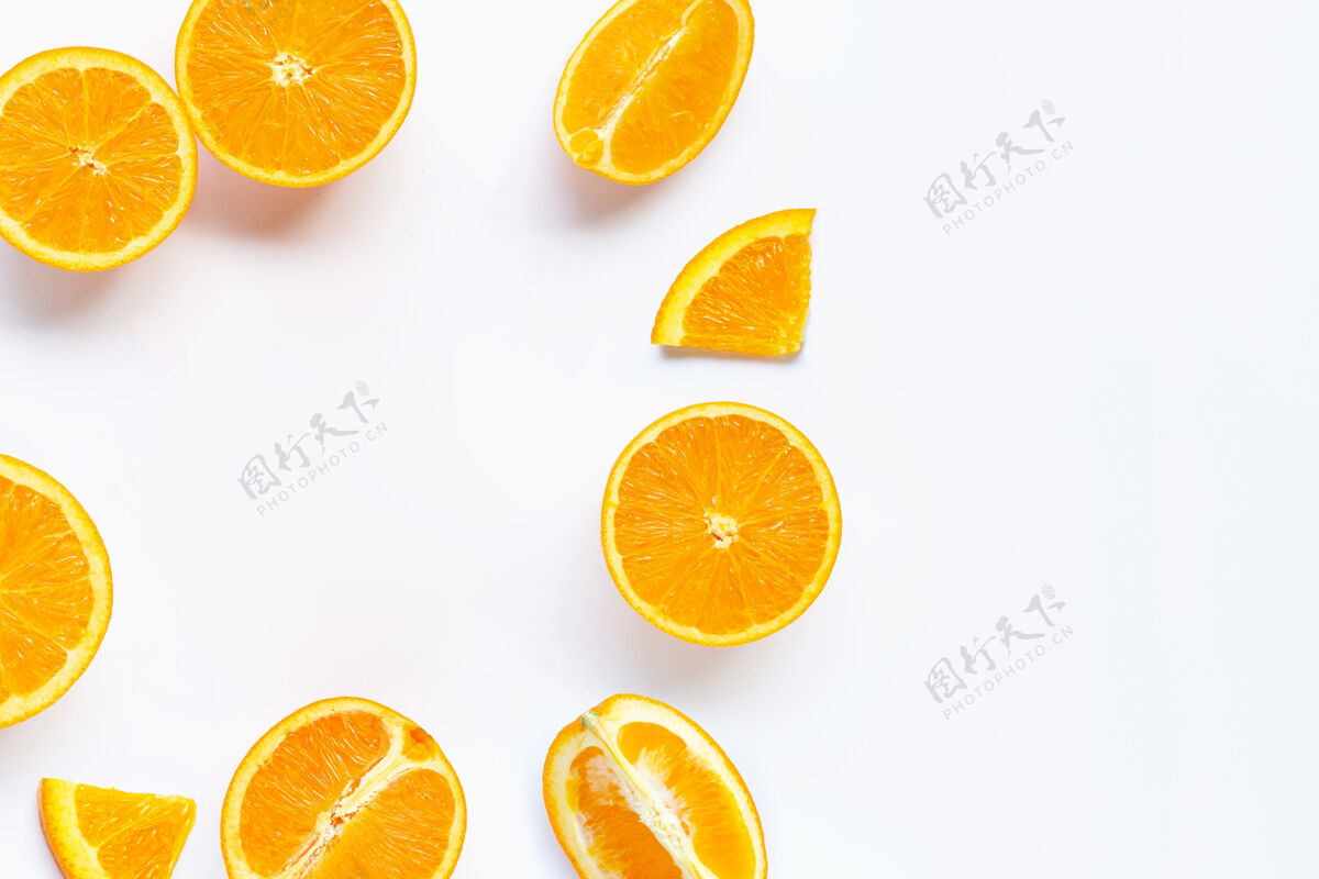 最小由新鲜的柑橘类水果制成的框架 叶子被隔离在白色的叶子上表面多汁又甜又甜叶子菠萝多汁