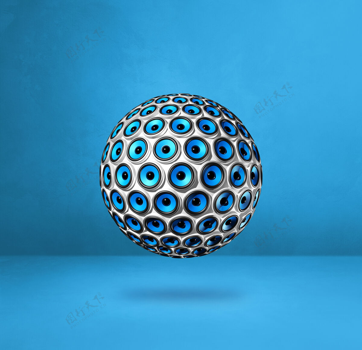 球体扬声器被隔离在蓝色的工作室背景上科技扬声器摇滚