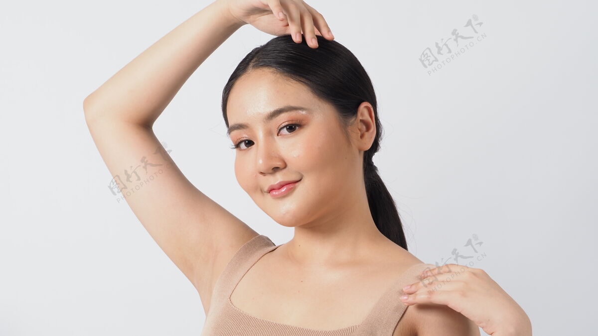 健康美容护肤concept.young公司亚洲女性美容美脸化妆护肤化妆品 显示自然健康柔软 坚定和永恒的面部皮肤模特优雅光彩