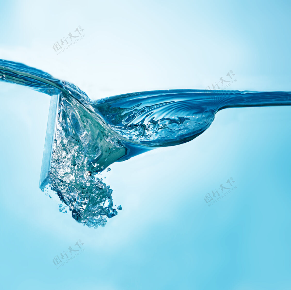 完美抽象水波和气泡的特写照片水滴液体飞溅
