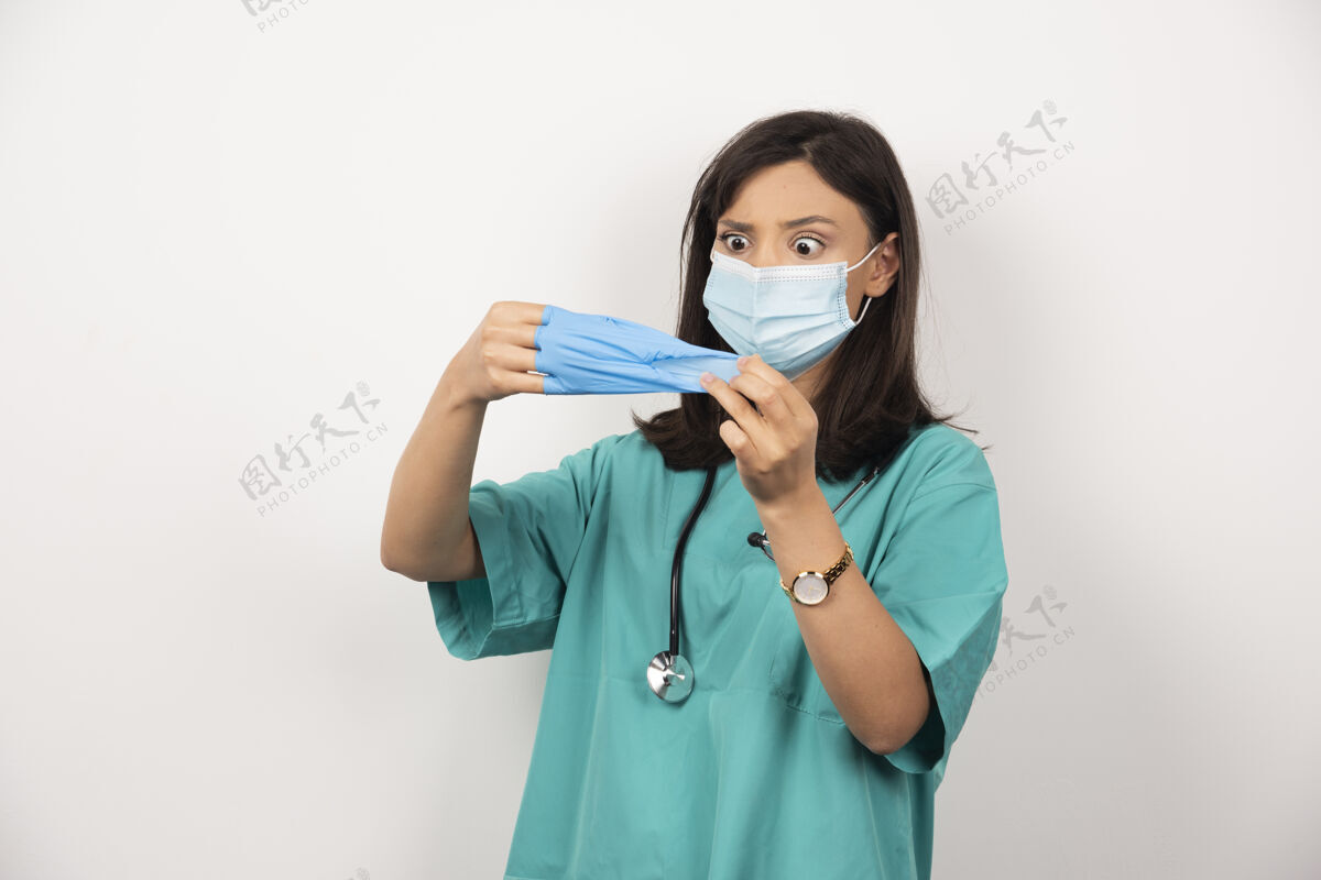 职业戴着医用口罩的女医生 戴着白底手套高质量照片保健面罩医生