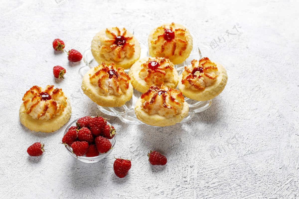 饼干美味的曲奇配上树莓果酱和新鲜的树莓饼干甜点奥地利