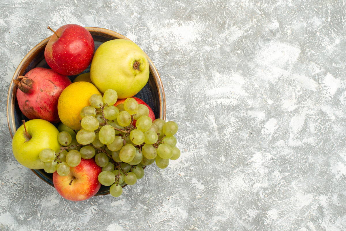 苹果顶视图新鲜水果组成苹果葡萄等水果的白色背景上新鲜醇厚的水果成熟的颜色维生素观点柠檬新鲜