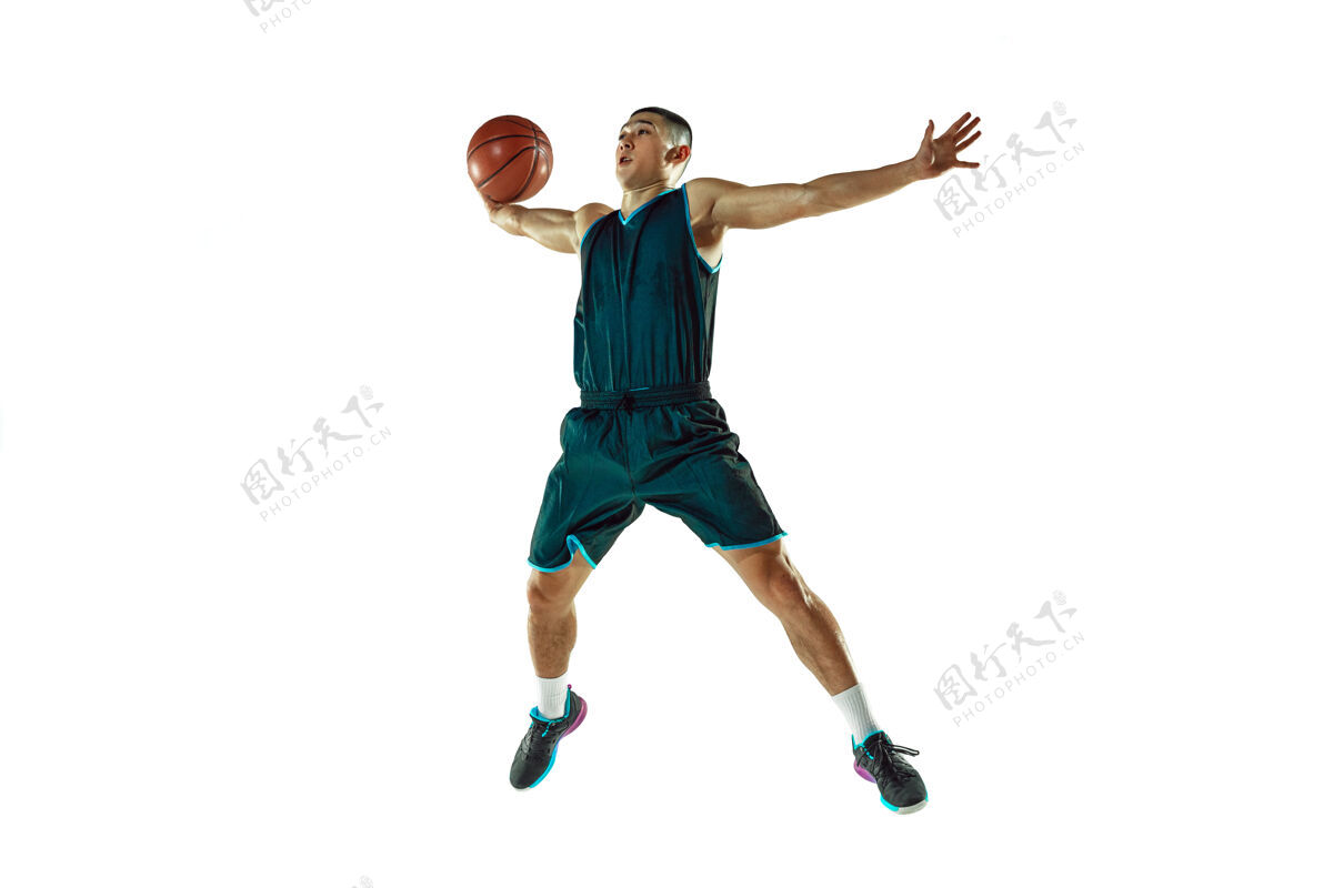 游戏年轻篮球运动员训练孤立比赛篮球球