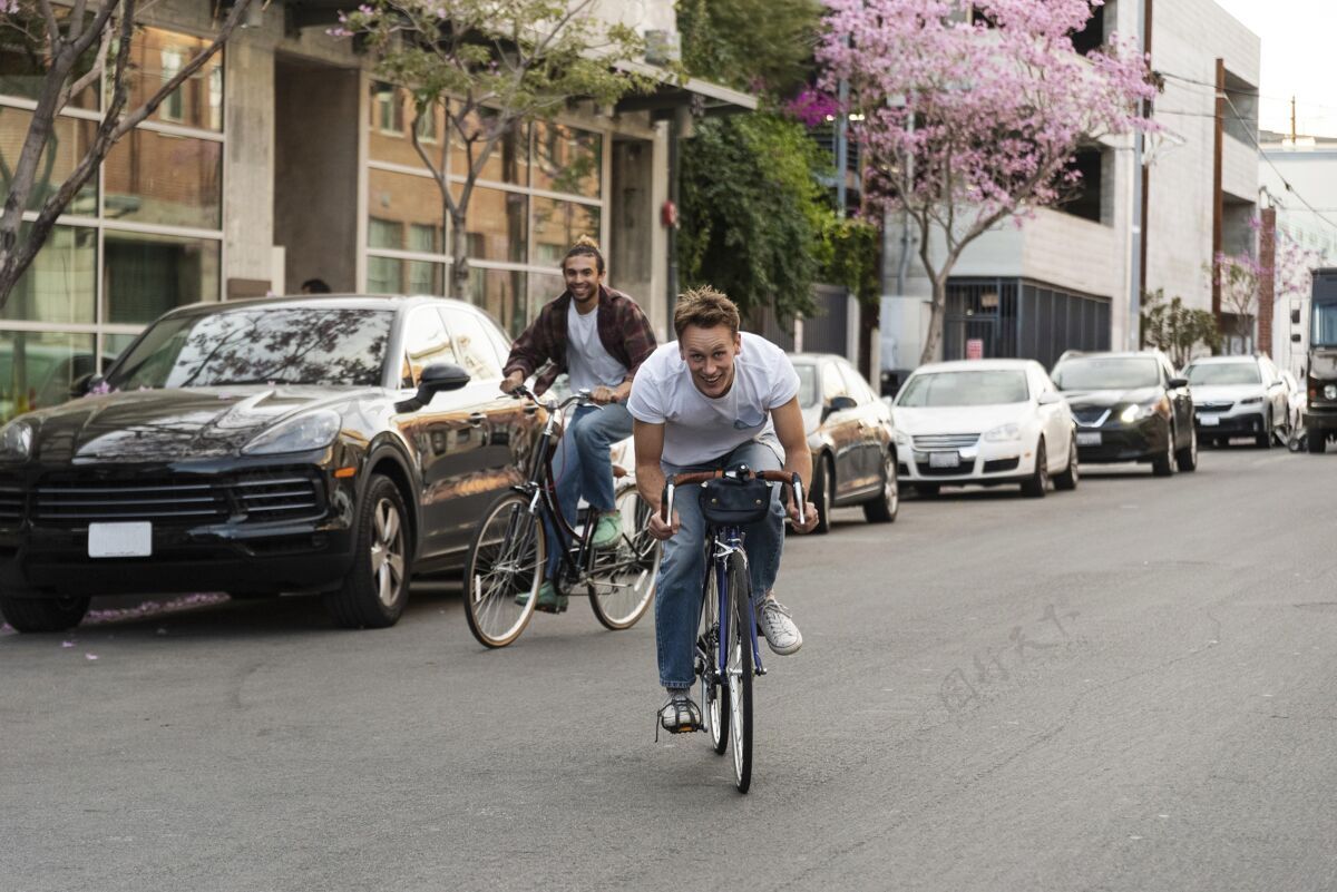 同性恋城市里骑自行车的男人全拍同性恋水平全图