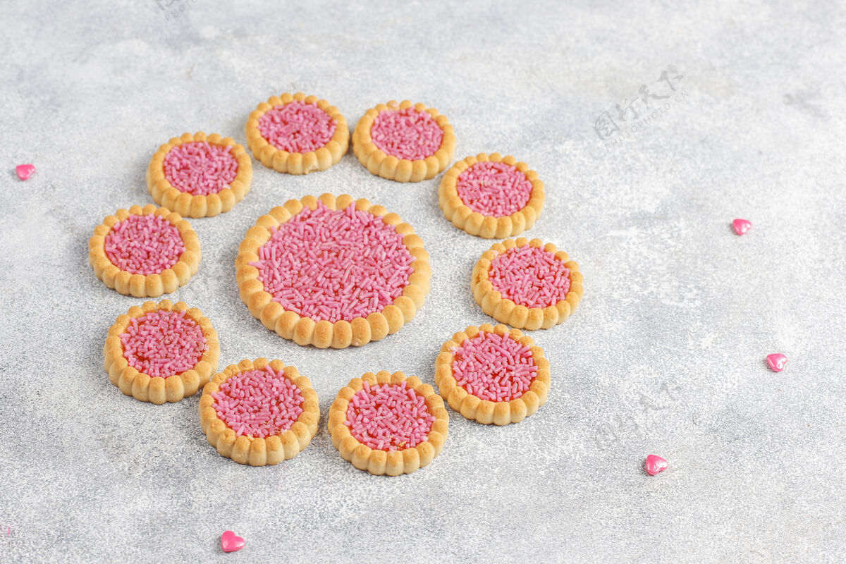 饼干粉色糖果 糖果 蛋白酥皮和糖美味自制甜点