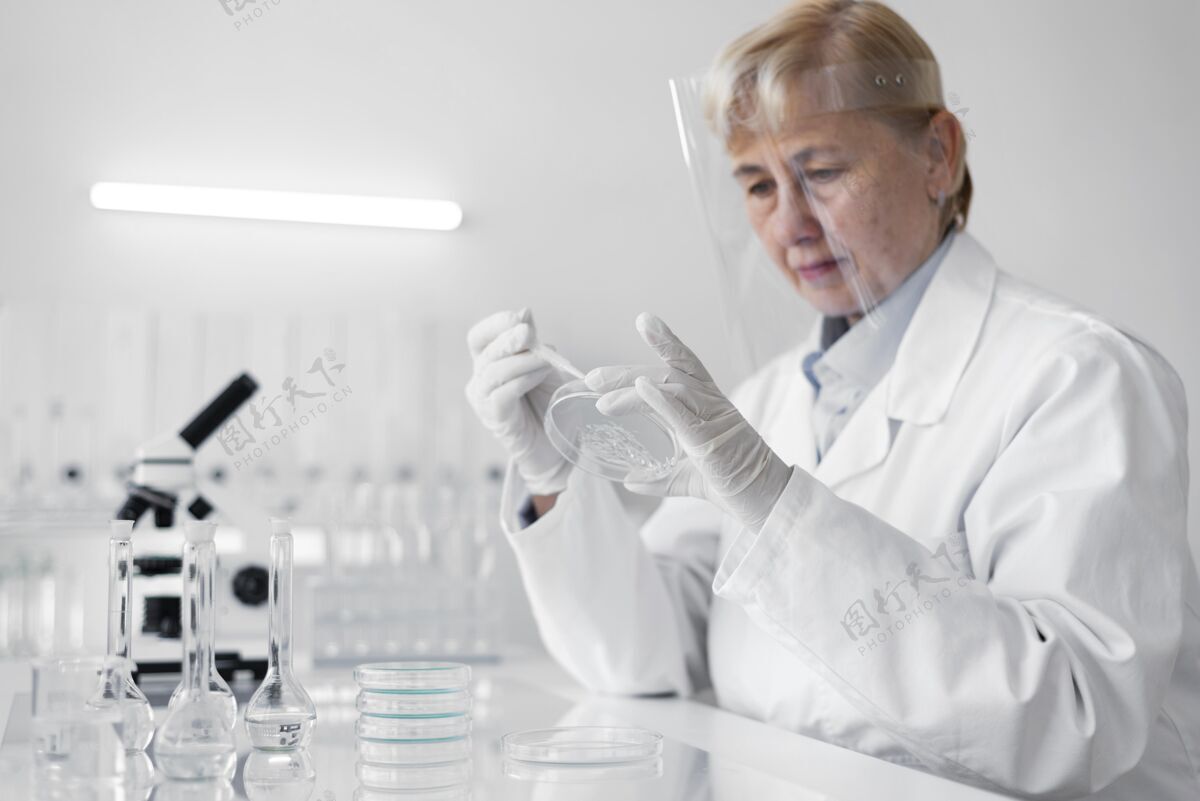 实验室在实验室做实验的女人创新眼镜女人
