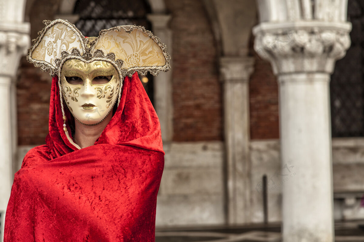 威尼斯戴着神秘面具的女人威尼斯人面具伪装