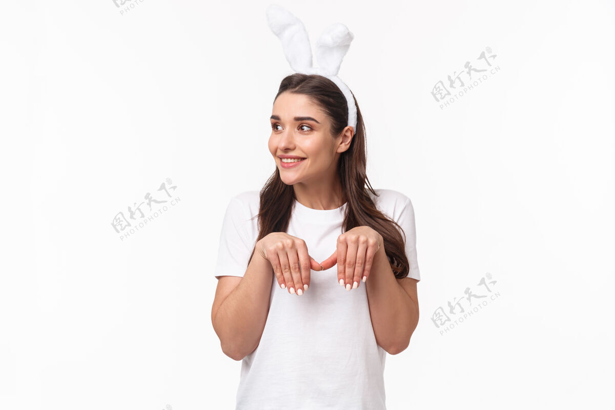 女性一个年轻女人戴着兔子耳朵人物积极漂亮