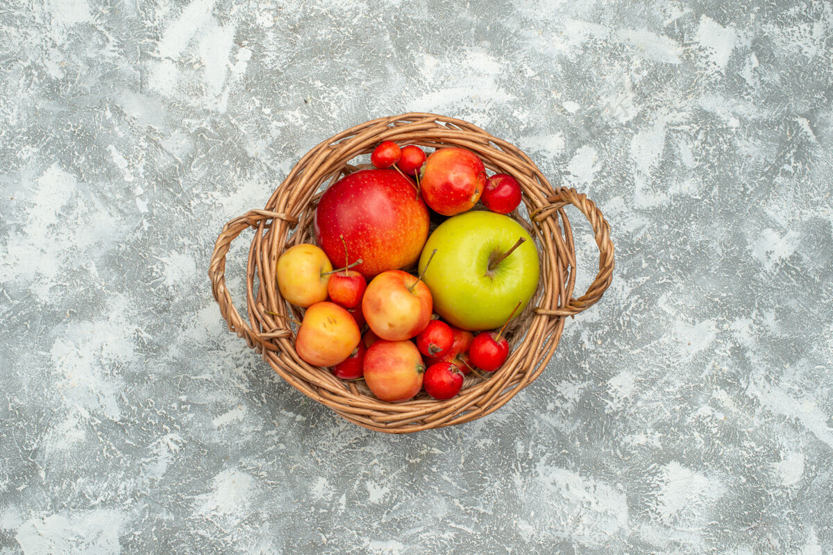 可食用水果顶视图水果组成不同的新鲜水果篮子内的白色空间健康不同醇香