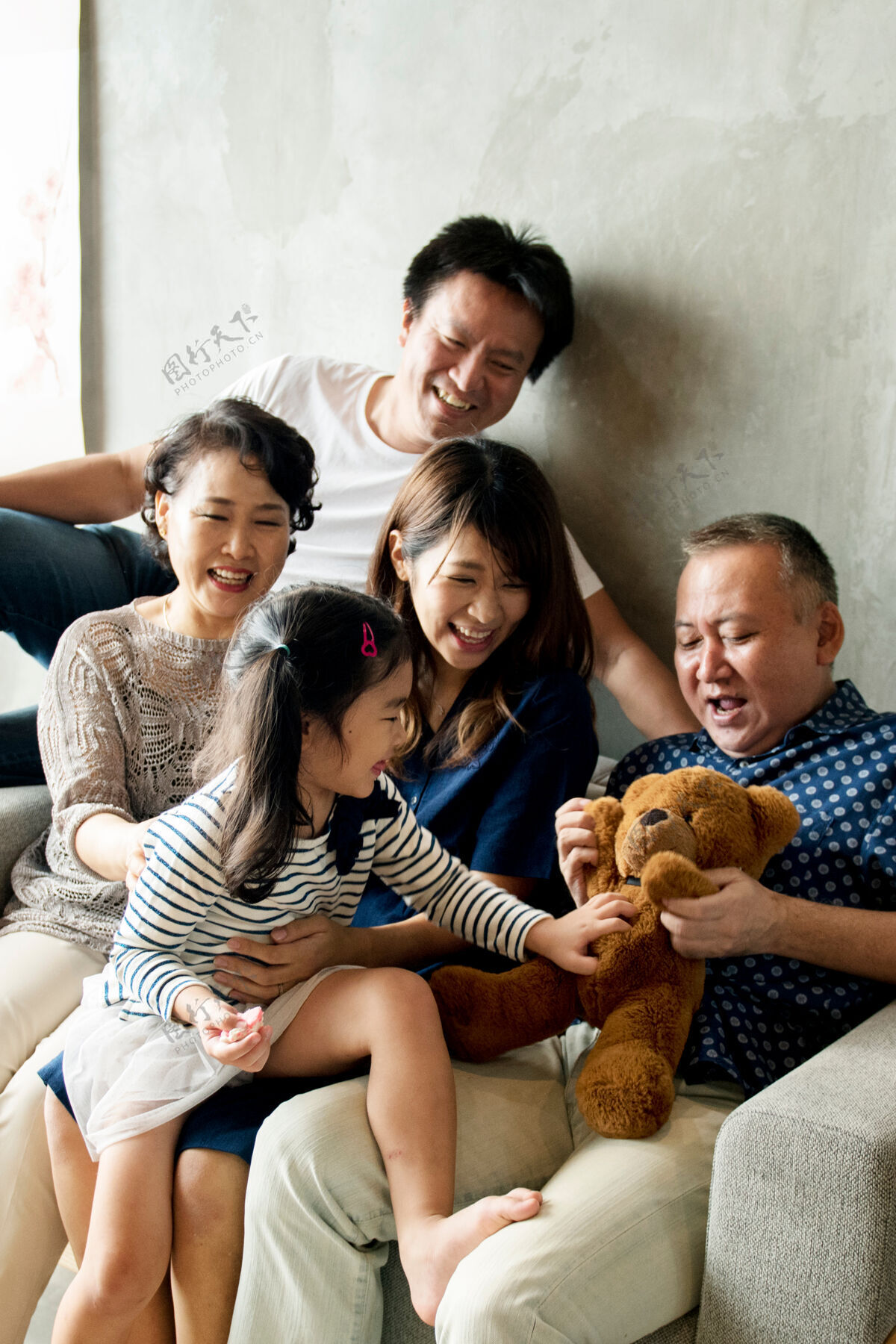 快乐快乐的亚洲大家庭在一起家庭娃娃孩子