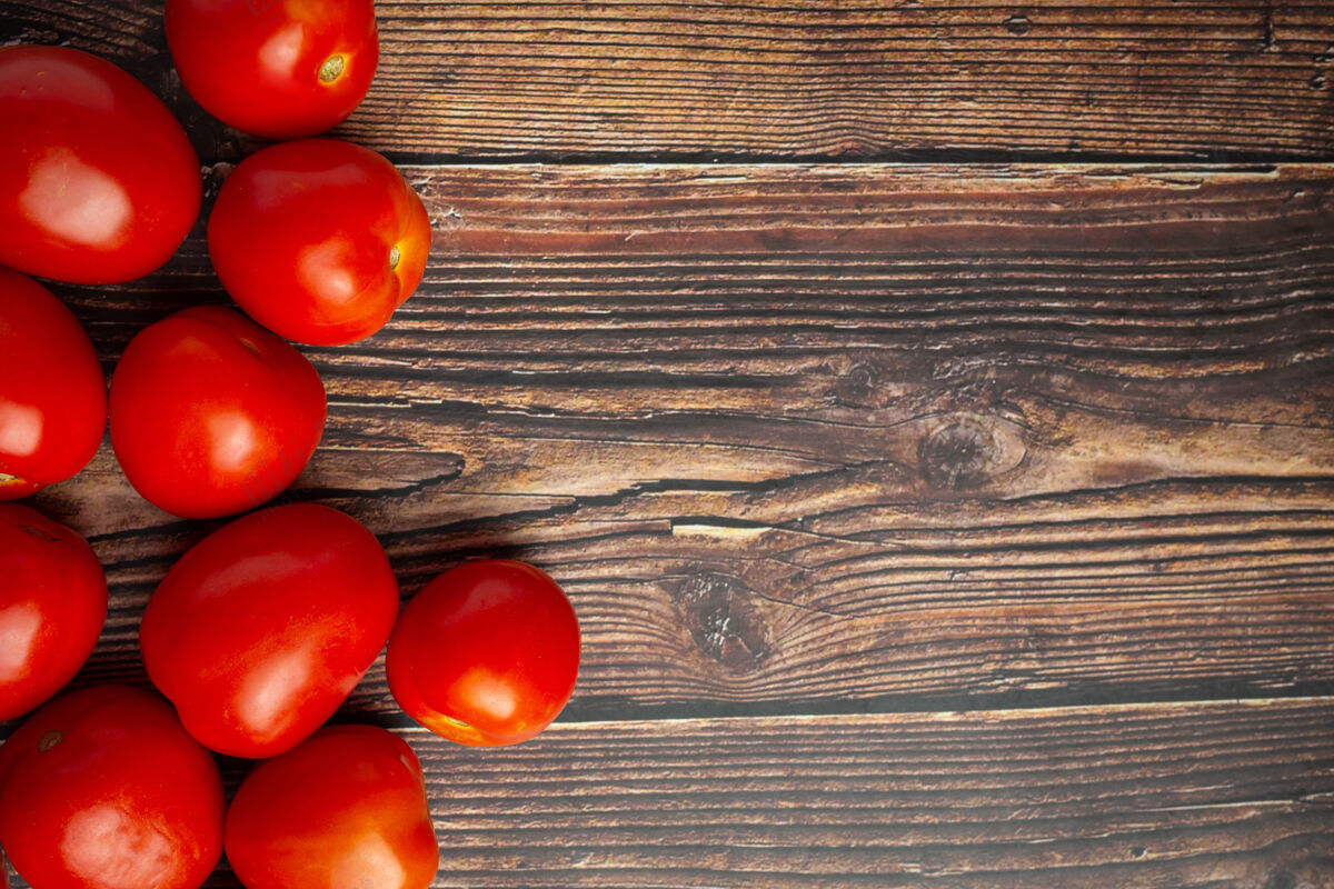 生的新鲜的西红柿可以煮了营养蛋白质自然