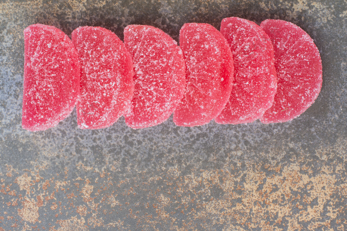 红的红色甜美果冻果酱大理石背景高品质的照片糖好吃的食物