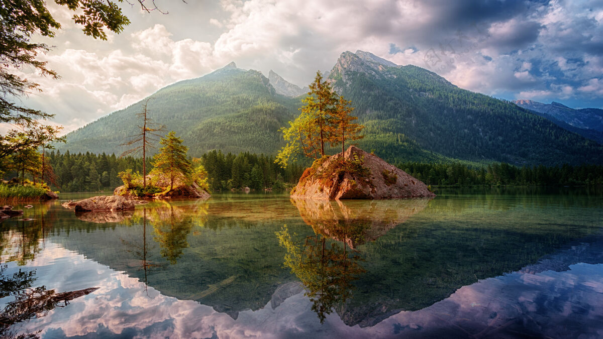 反射湖光山色的自然景观岛屿德国户外