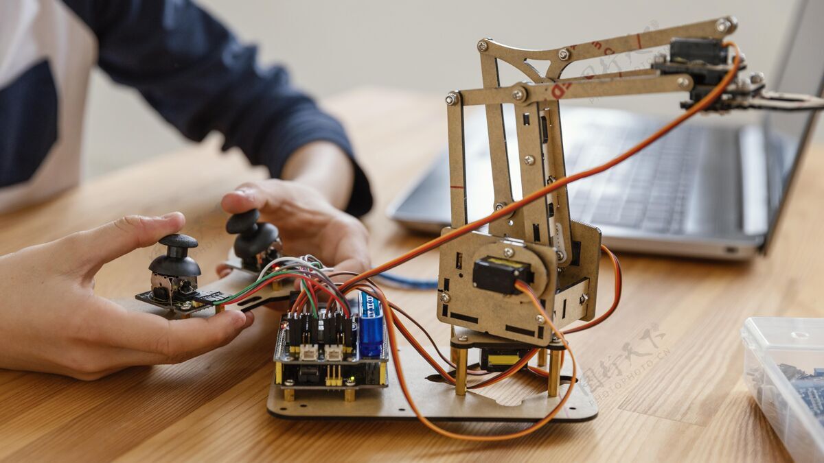 组件儿童制造机器人特写房子工艺自制