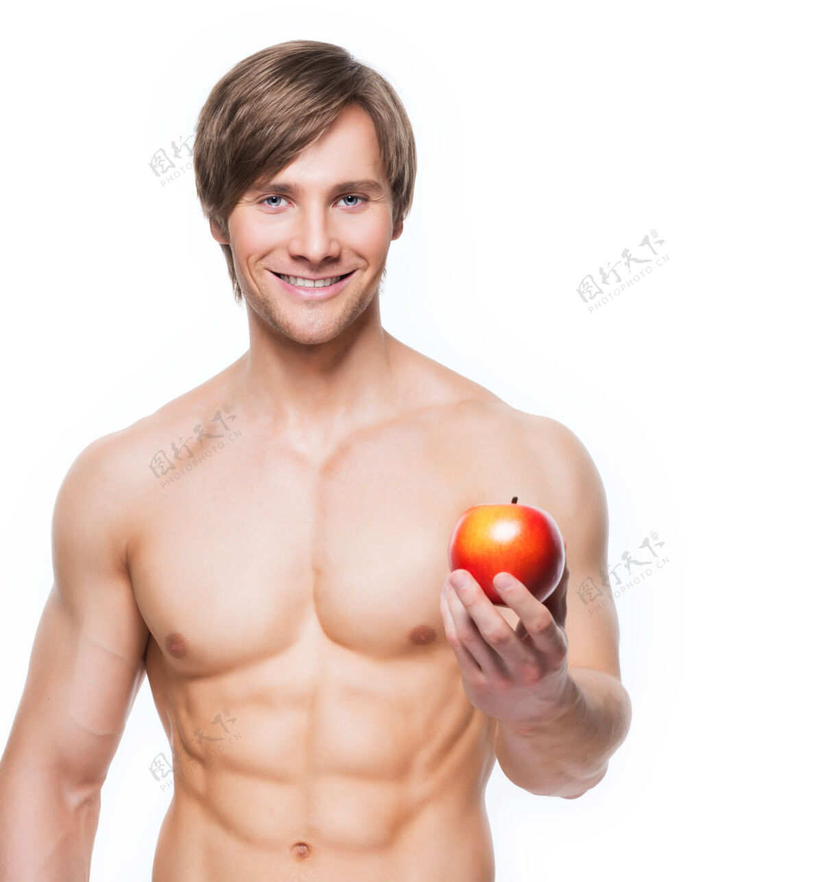 肌肉年轻微笑的健美运动员手拿苹果的画像赤膊健身胸部