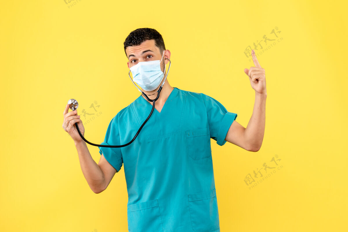 医院侧视医生戴着口罩的医生希望能治愈冠状病毒患者壁板人病人
