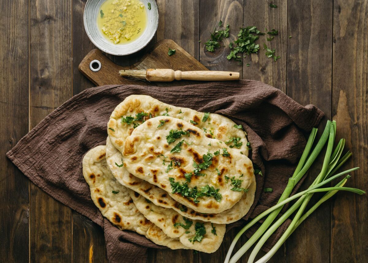 巴基斯坦巴基斯坦菜在木板上俯瞰美食美味膳食