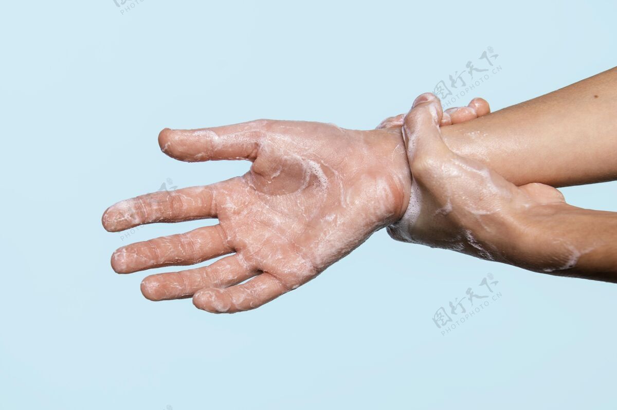 流行病侧视图洗手的人隔离在蓝色人洗手个人