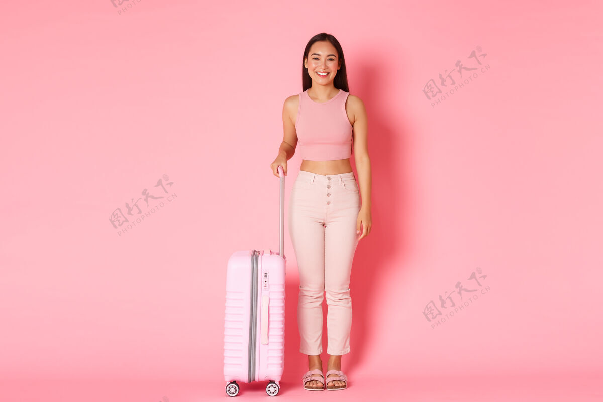 微笑旅游 度假 度假理念时尚迷人的亚洲女孩为旅游做准备的画像模特日本旅行