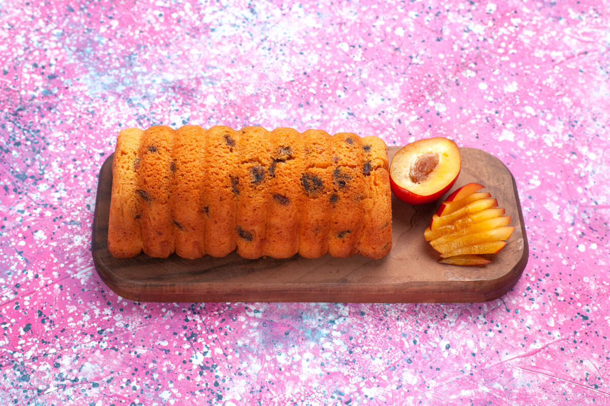面团半俯视美味蛋糕甜美可口的粉红色背景美味饼干可口