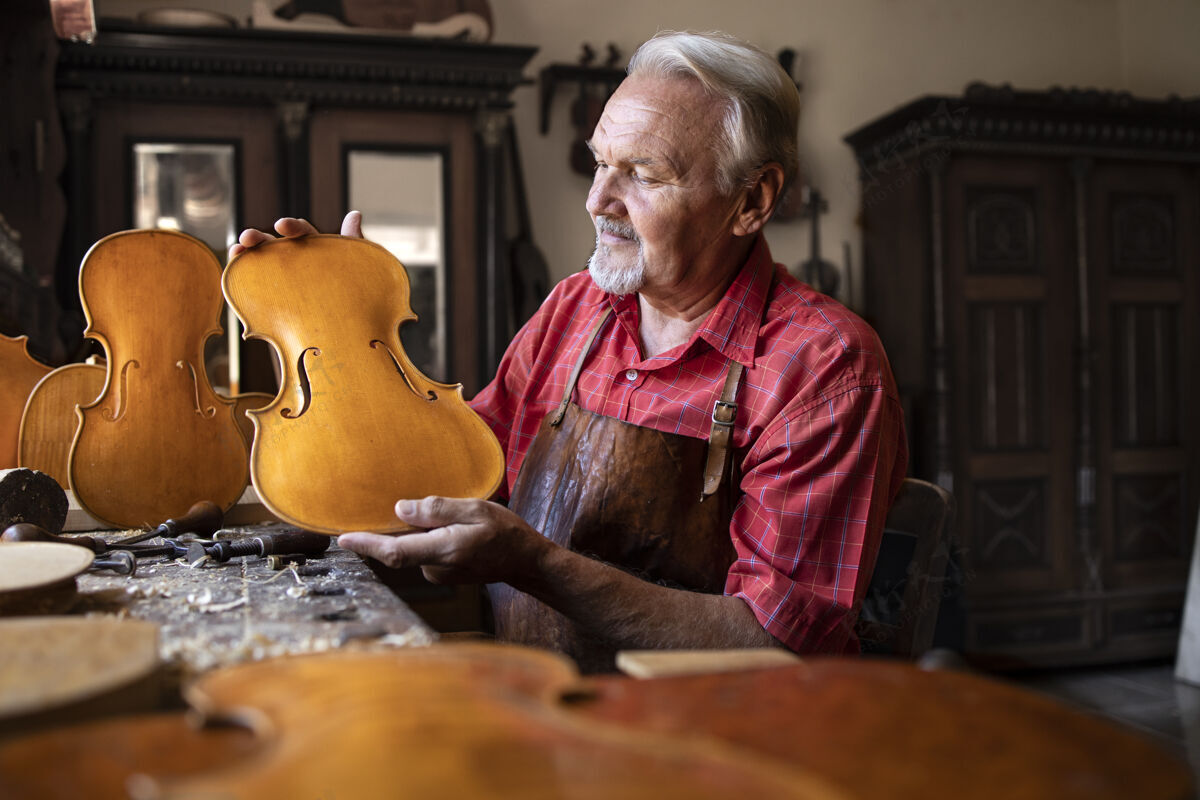 工艺高级木匠建筑小提琴乐器技能木工天才