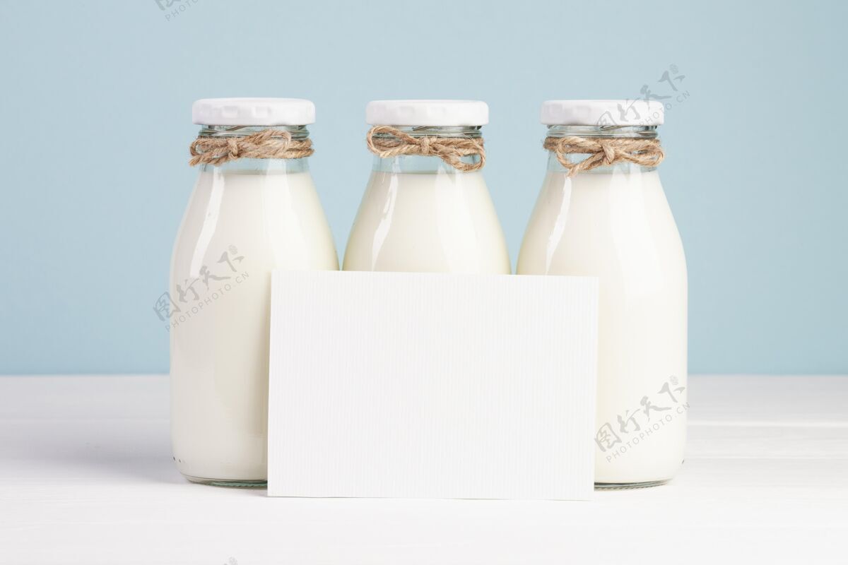 乳制品奶制品模型与奶瓶和占位符美味美味安排
