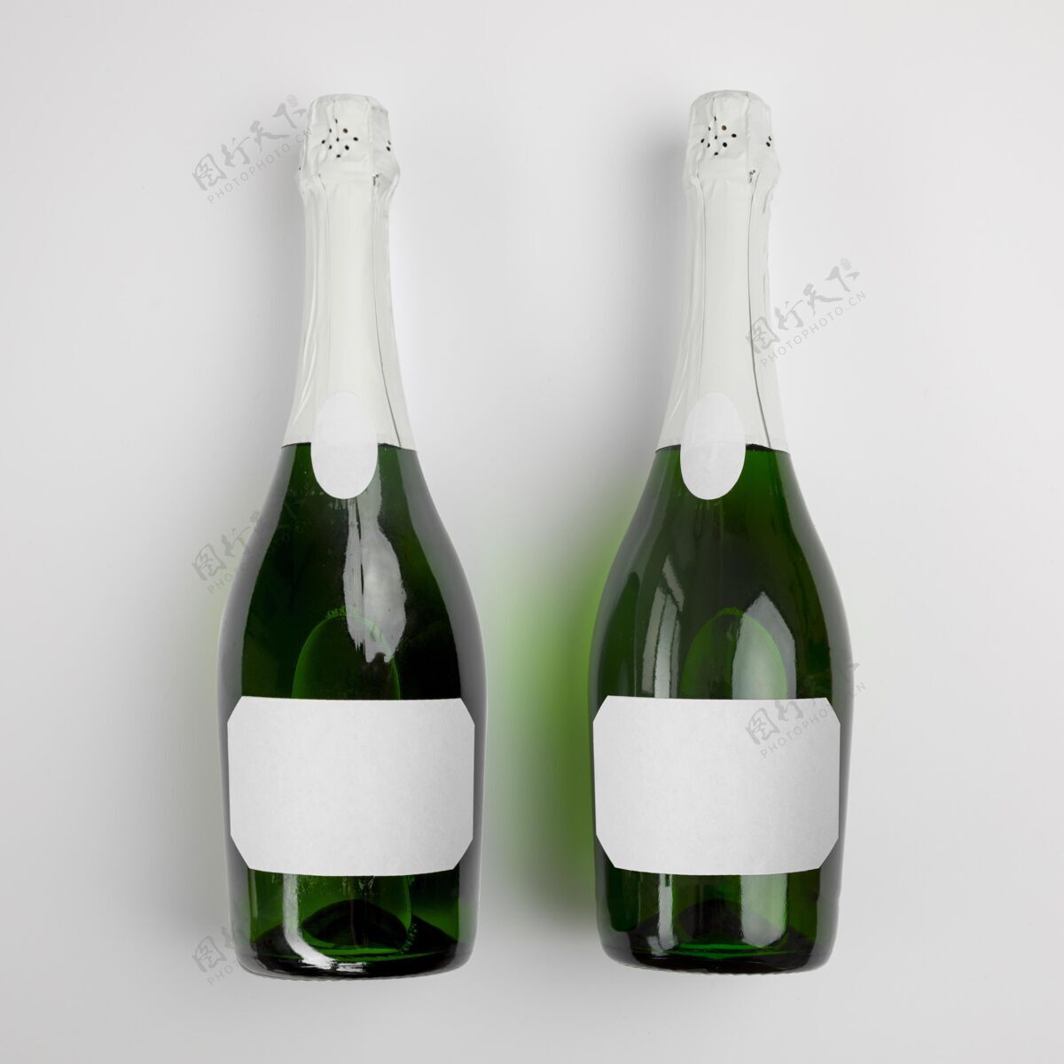 新年快乐带模型的香槟瓶新年前夜香槟瓶庆祝